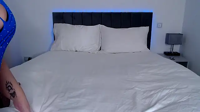 BritishJuicyAva online show from December 4, 4:38 pm