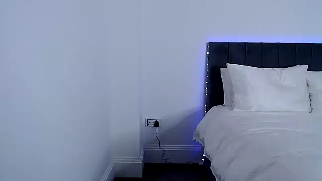 BritishJuicyAva online show from December 5, 6:26 pm