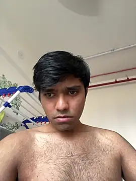 Snapshot of BoyzaraHatke chatting on January 17, 11:37 am BoyzaraHatke online show from January 17, 11:37 am