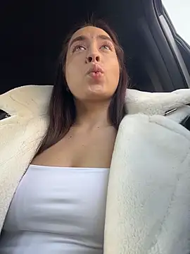 Holly Play online show from February 7, 12:20 pm