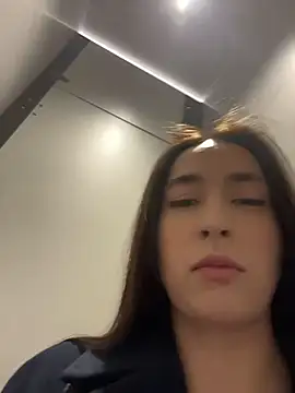 Snapshot of Holly_Play chatting on March 9, 12:09 pm Holly Play online show from March 9, 12:09 pm