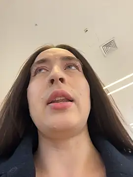 Snapshot of Holly_Play chatting on March 10, 9:03 am Holly Play online show from March 10, 9:03 am