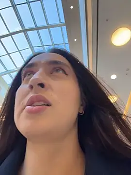 Snapshot of Holly_Play chatting on March 11, 12:00 pm Holly Play online show from March 11, 12:00 pm