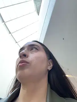 Snapshot of Holly_Play chatting on March 17, 9:01 am Holly Play online show from March 17, 9:01 am