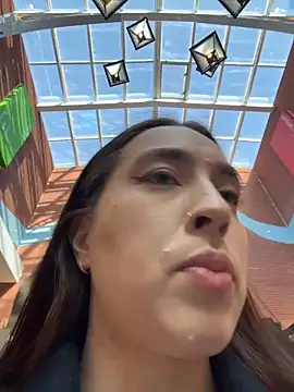 Snapshot of Holly_Play chatting on March 20, 11:59 am Holly Play online show from March 20, 11:59 am