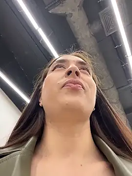 Snapshot of Holly_Play chatting on March 23, 11:58 am Holly Play online show from March 23, 11:58 am