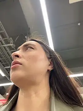 Snapshot of Holly_Play chatting on March 24, 9:03 am Holly Play online show from March 24, 9:03 am