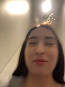 Snapshot of Holly_Play chatting on March 25, 12:11 pm Holly Play online show from March 25, 12:11 pm