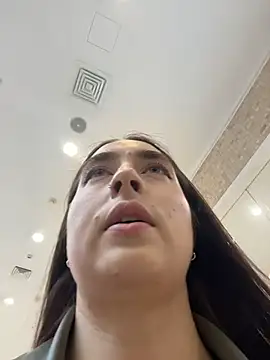 Snapshot of Holly_Play chatting on April 3, 12:03 pm Holly Play online show from April 3, 12:03 pm