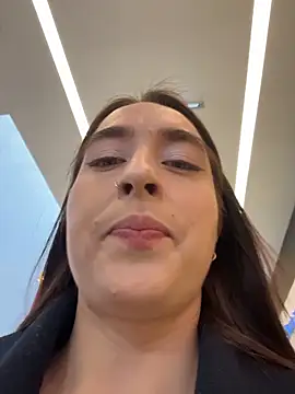 Snapshot of Holly_Play chatting on April 5, 1:19 pm Holly Play online show from April 5, 1:19 pm