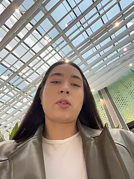 Snapshot of Holly_Play chatting on April 6, 11:55 am Holly Play online show from April 6, 11:55 am