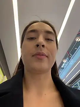 Snapshot of Holly_Play chatting on April 7, 8:59 am Holly Play online show from April 7, 8:59 am