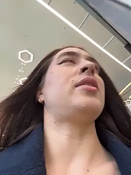 Snapshot of Holly_Play chatting on April 10, 7:13 am Holly Play online show from April 10, 7:13 am