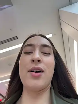 Snapshot of Holly_Play chatting on April 13, 11:59 am Holly Play online show from April 13, 11:59 am