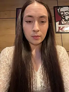 Snapshot of Holly_Play chatting on June 19, 9:02 am Holly Play online show from June 19, 9:02 am
