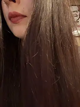Snapshot of Holly_Play chatting on June 24, 10:03 am Holly Play online show from June 24, 10:03 am