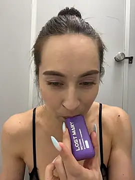 Snapshot of Holly_Play chatting on July 6, 3:03 pm Holly Play online show from July 6, 3:03 pm