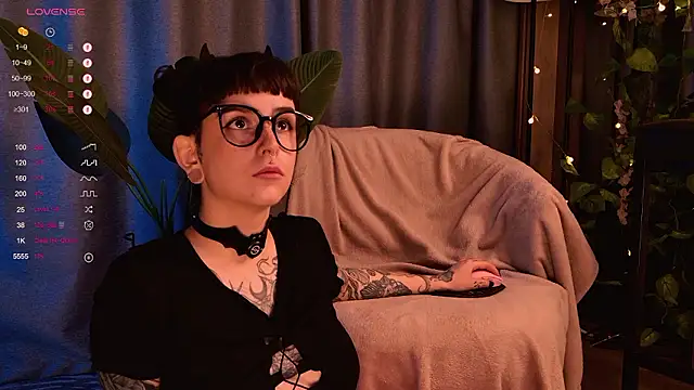 MichaellaMoon online show from December 7, 4:14 pm