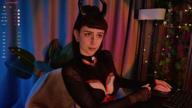 MichaellaMoon online show from January 26, 10:35 pm