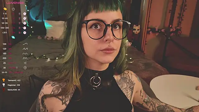 MichaellaMoon online show from February 19, 6:00 pm