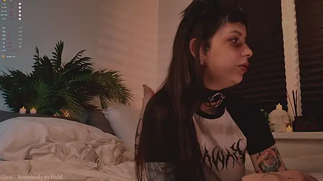 MichaellaMoon online show from October 30, 5:24 pm