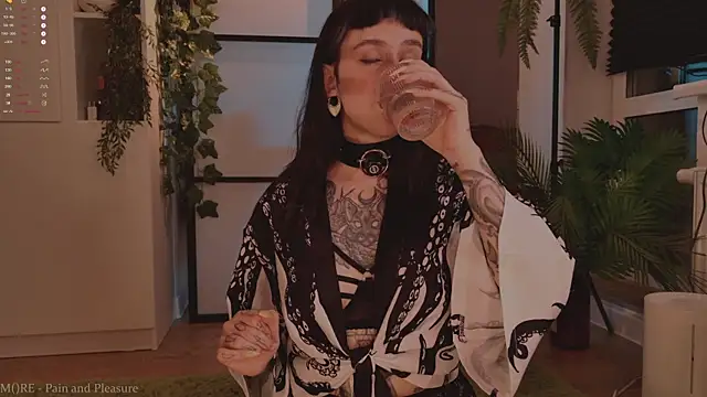 MichaellaMoon online show from November 8, 5:23 pm