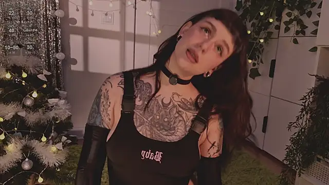 MichaellaMoon online show from December 21, 5:31 pm