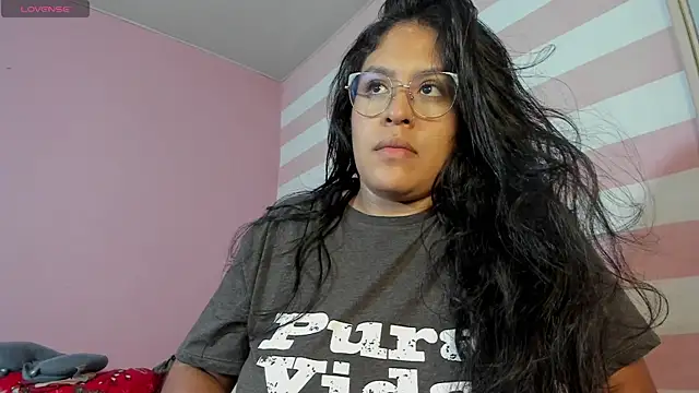 Loveequinn online show from December 9, 8:11 am