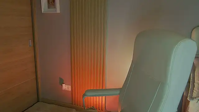 Snapshot of Alessia-miller_ chatting on January 22, 2:48 am Alessia-miller online show from January 22, 2:48 am