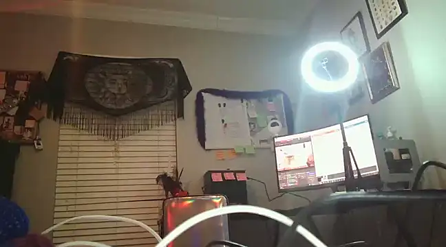 Snapshot of Lyrann89 chatting on January 26, 5:02 am Lyrann89 online show from January 26, 5:02 am