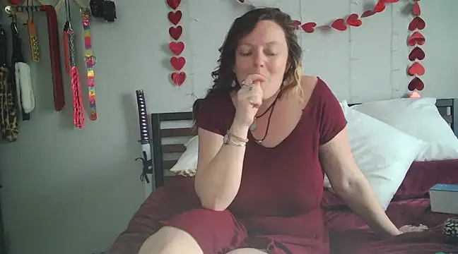 Snapshot of Lyrann89 chatting on March 8, 8:57 pm Lyrann89 online show from March 8, 8:57 pm