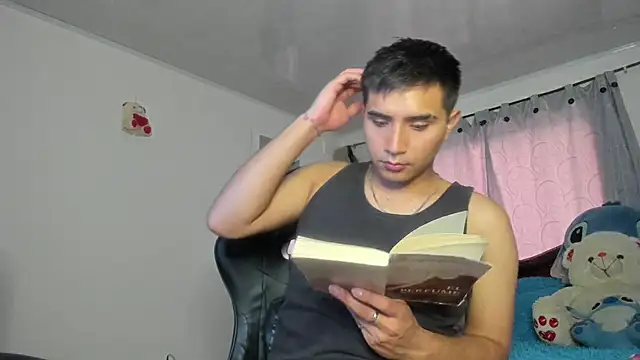 Chris Maddox online show from December 7, 10:39 pm