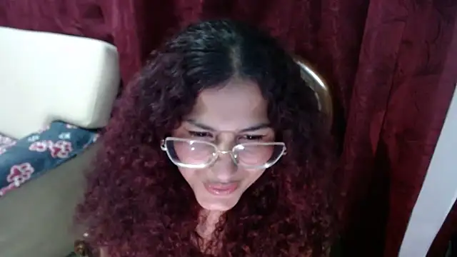 Snapshot of Cattleya1618 chatting on December 12, 4:15 am Cattleya1618 online show from December 12, 4:15 am