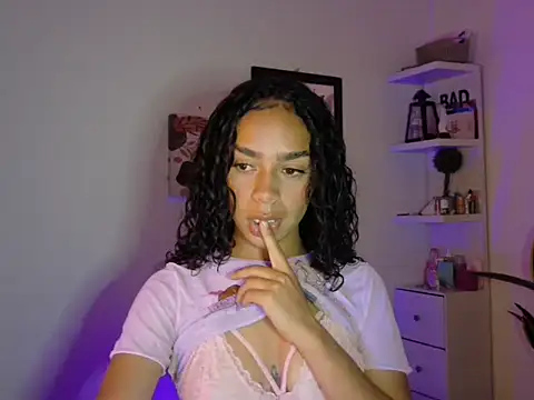 Snapshot of lali2gab chatting on April 1, 11:24 pm lali2gab online show from April 1, 11:24 pm