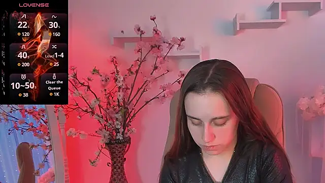 Snapshot of Dolly__Queen_ chatting on December 3, 8:17 pm Dolly Queen online show from December 3, 8:17 pm