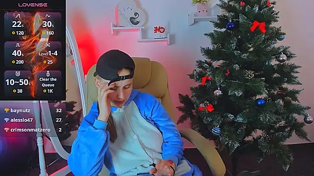 Snapshot of Dolly__Queen_ chatting on December 12, 2:37 am Dolly Queen online show from December 12, 2:37 am