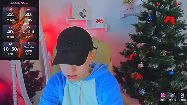 Snapshot of Dolly__Queen_ chatting on December 12, 8:21 pm Dolly Queen online show from December 12, 8:21 pm