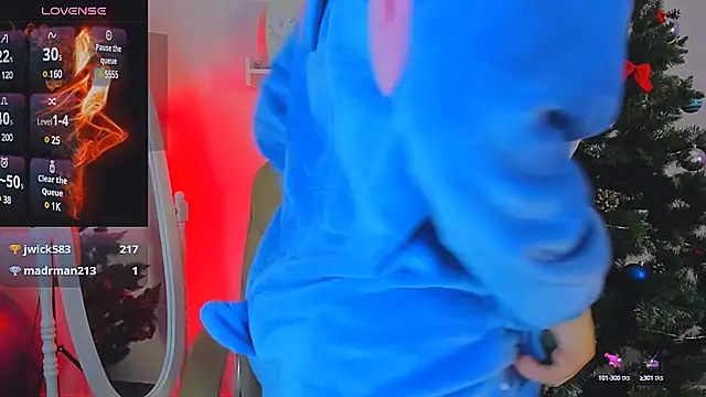 Snapshot of Dolly__Queen_ chatting on December 13, 2:32 am Dolly Queen online show from December 13, 2:32 am