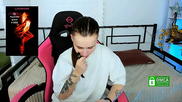 Snapshot of Dolly__Queen_ chatting on December 19, 11:14 pm Dolly Queen online show from December 19, 11:14 pm