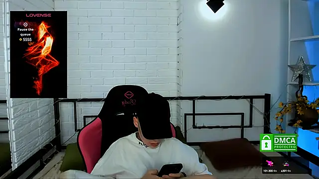 Snapshot of Dolly__Queen_ chatting on December 20, 2:19 am Dolly Queen online show from December 20, 2:19 am