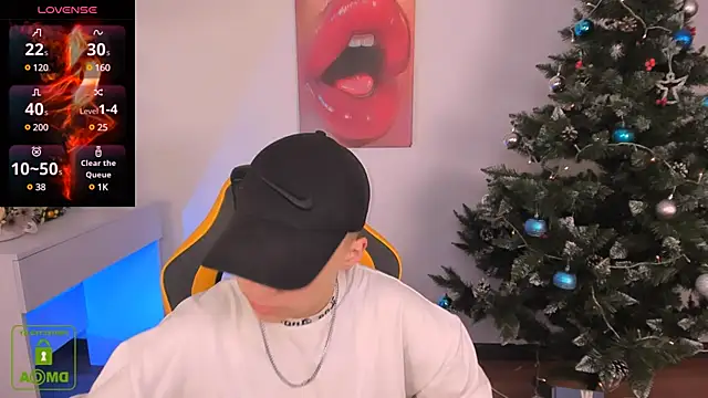 Snapshot of Dolly__Queen_ chatting on December 20, 8:34 pm Dolly Queen online show from December 20, 8:34 pm