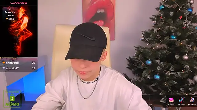 Snapshot of Dolly__Queen_ chatting on December 21, 2:41 am Dolly Queen online show from December 21, 2:41 am