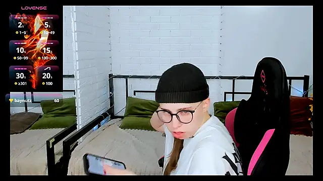 Snapshot of Dolly__Queen_ chatting on December 24, 2:21 am Dolly Queen online show from December 24, 2:21 am