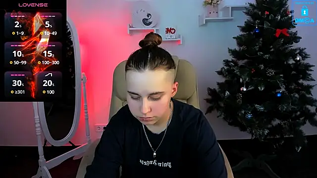 Snapshot of Dolly__Queen_ chatting on January 12, 8:25 pm Dolly Queen online show from January 12, 8:25 pm