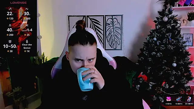 Snapshot of Dolly__Queen_ chatting on January 13, 8:15 pm Dolly Queen online show from January 13, 8:15 pm