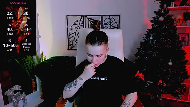 Snapshot of Dolly__Queen_ chatting on January 14, 2:29 am Dolly Queen online show from January 14, 2:29 am