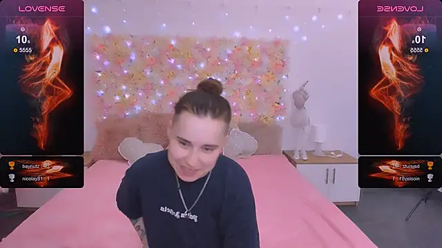 Snapshot of Dolly__Queen_ chatting on January 16, 12:12 am Dolly Queen online show from January 16, 12:12 am