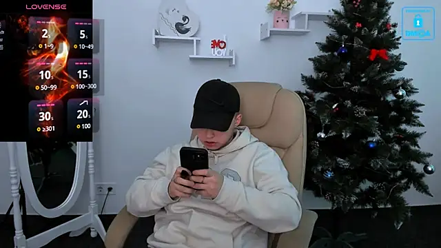 Snapshot of Dolly__Queen_ chatting on January 19, 9:23 pm Dolly Queen online show from January 19, 9:23 pm