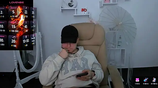 Snapshot of Dolly__Queen_ chatting on January 20, 8:50 pm Dolly Queen online show from January 20, 8:50 pm