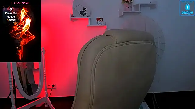 Snapshot of Dolly__Queen_ chatting on January 24, 8:32 pm Dolly Queen online show from January 24, 8:32 pm